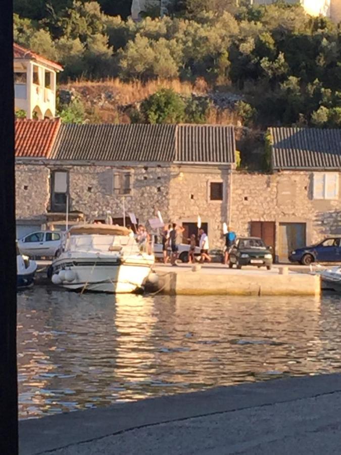 Mali Iz * Zadar