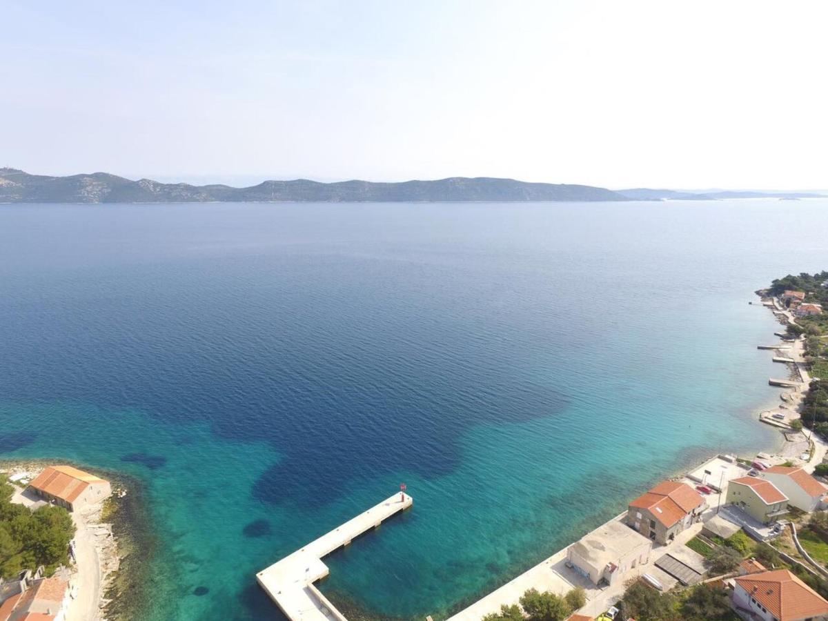 Mali Iz * Zadar